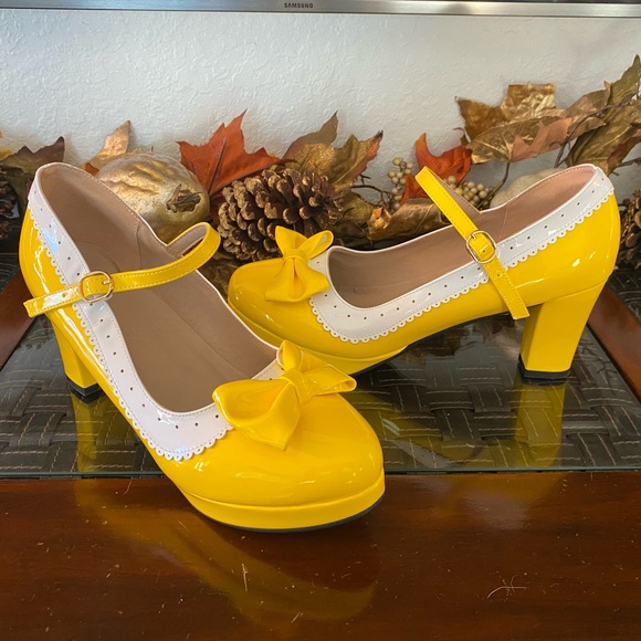 Women’s Size 11 Yellow and White Mary Jane Spectator Platform Heels - Picture 1 of 5